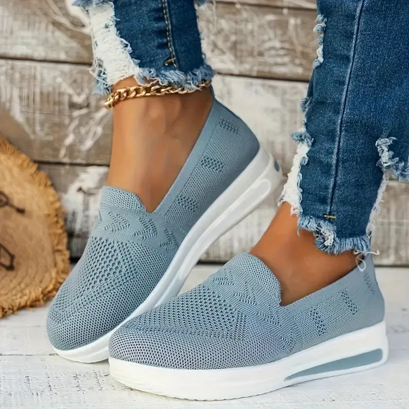 SOLID BREATHABLE COLOR SNEAKERS